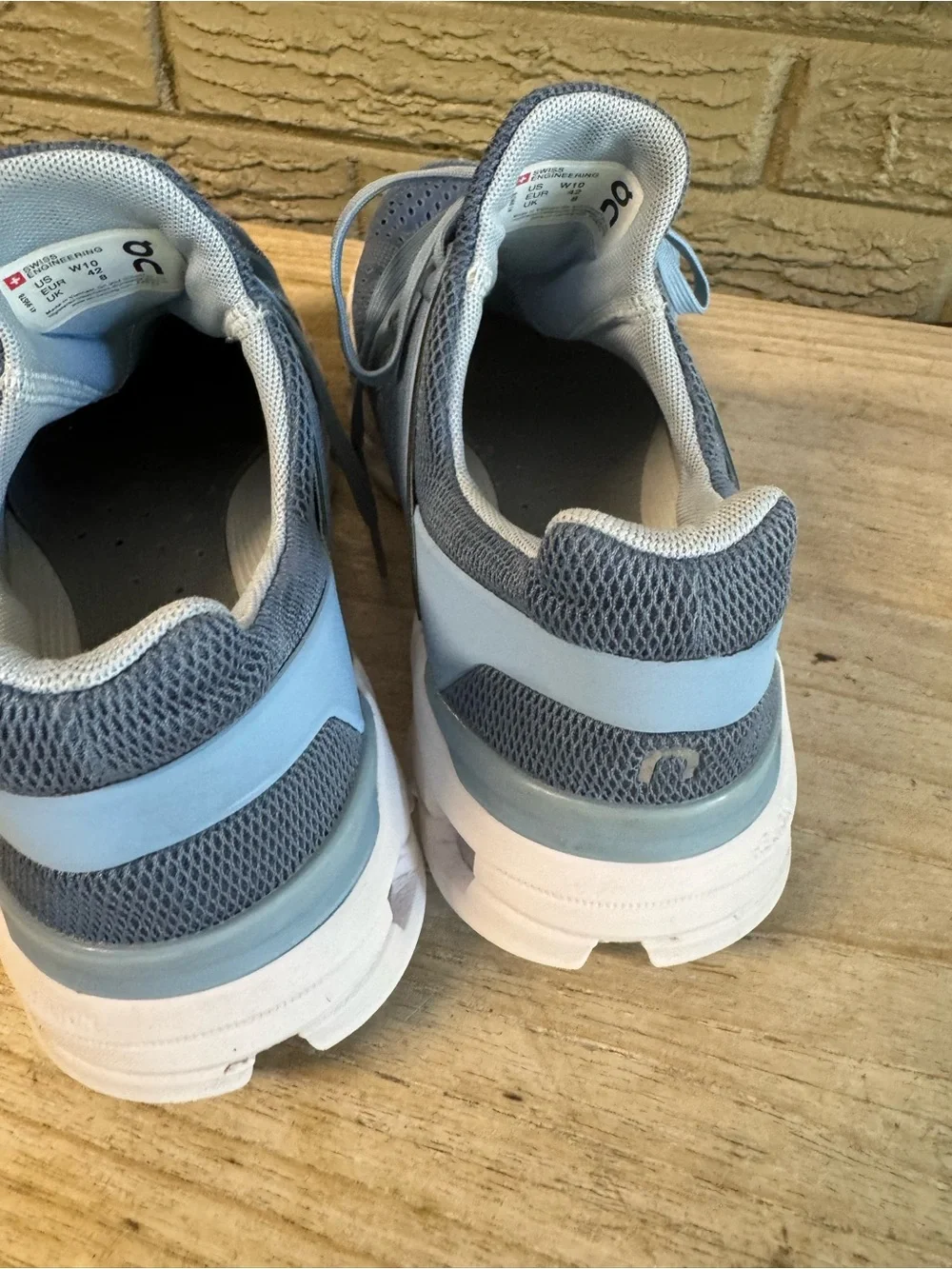On cloud running shoes women 10